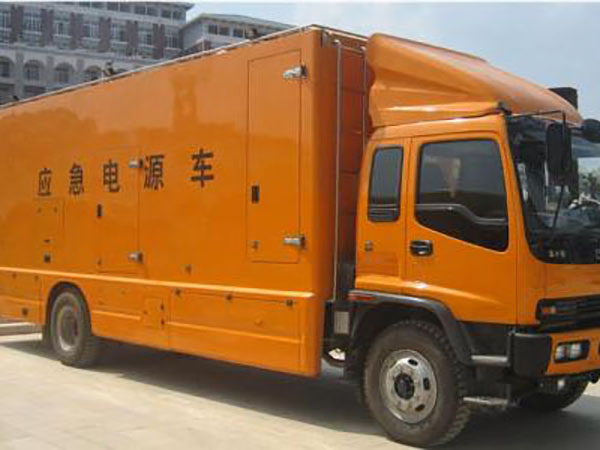 麦积冬季柴油发电机启动前，如何检查燃油系统中的积水？